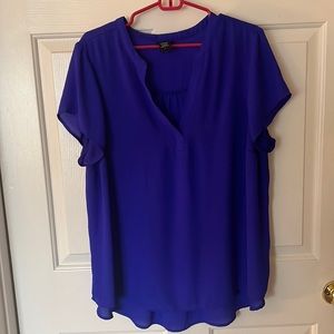 Royal blue flowy top from Torrid ☺️